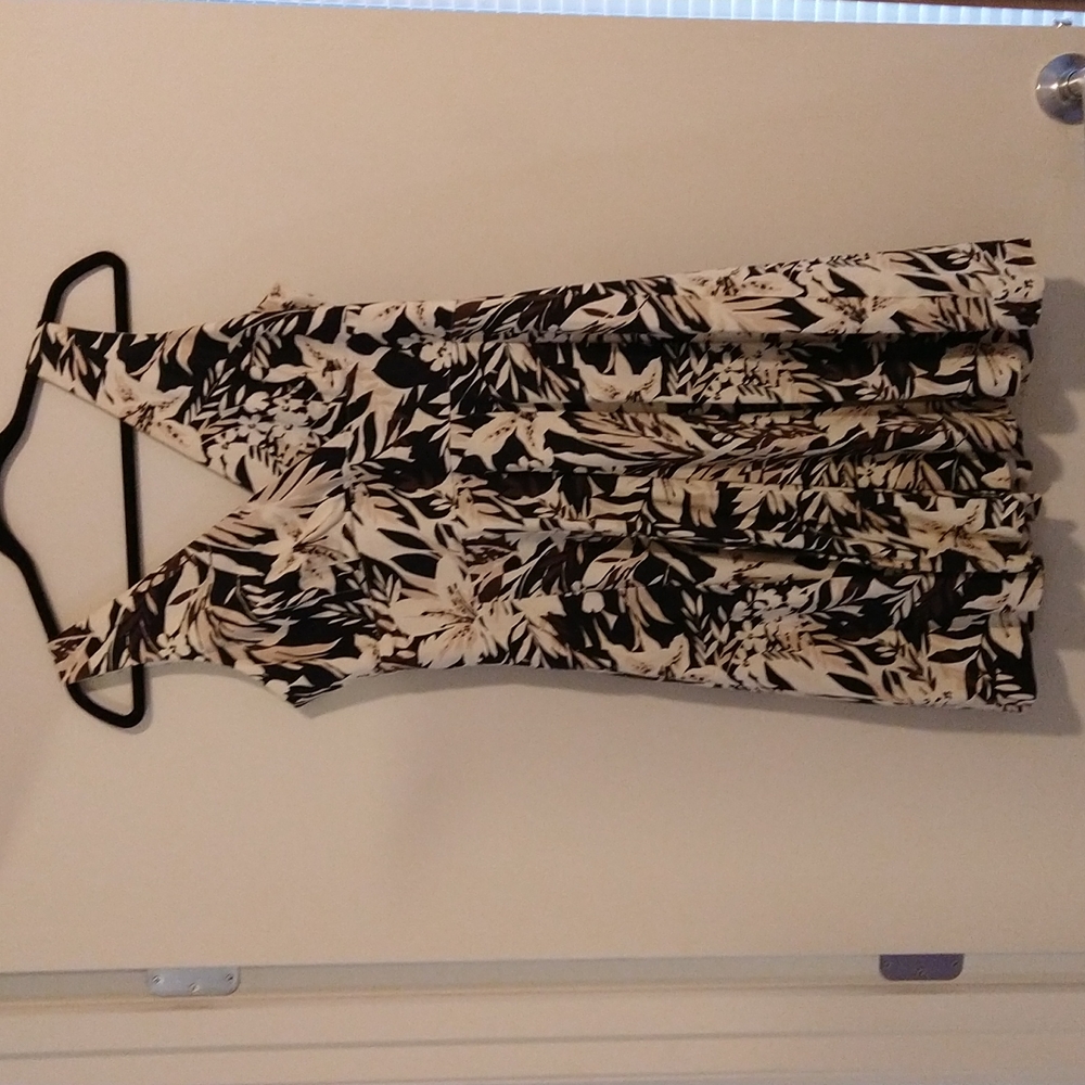 Hawaiian print black market  White House White House Black market dress